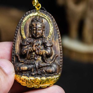 Mặt Phật Bản Mệnh Đeo Cổ Trầm Sánh Chìm Nước Dầu Vàng Bọc Vàng 10k
