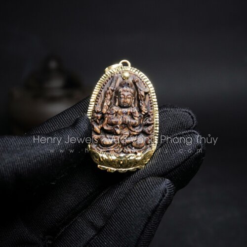 Mặt đeo cổ trẻ em Trầm hương Sánh chìm dầu vàng Phật Bản Mệnh bọc vàng 10k